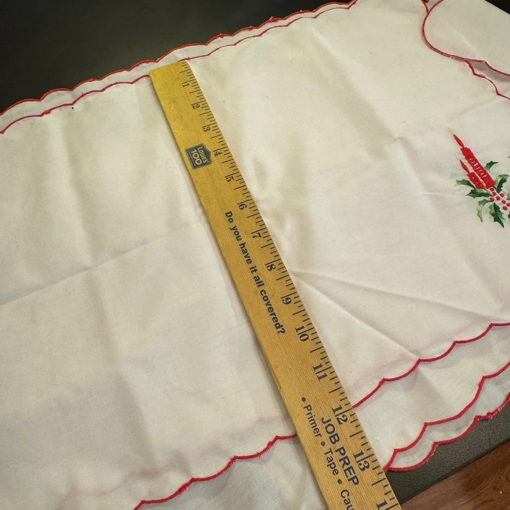Vintage Christmas Placemats Set 4 White Red Scalloped Embroidered Candle Holly
